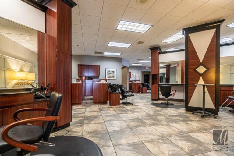 Spacious hair dressing salon at Cincinnati and West Chester Township s best beauty salon Mitchell s Salon   Day Spa 1 768x512